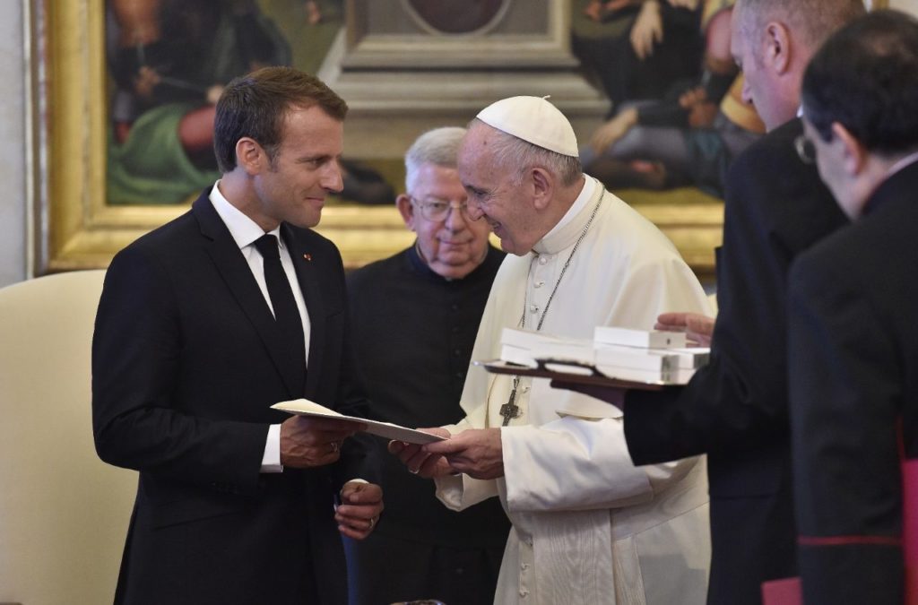 Francia: Conversación telefónica entre el Papa y Macron