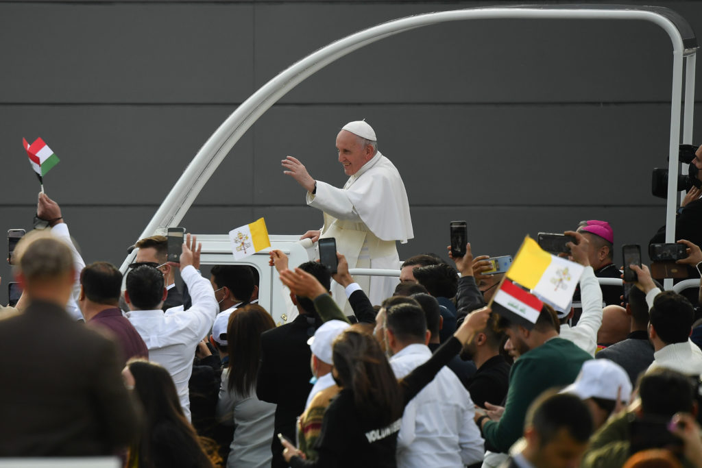 Irak: Misa en Erbil, saludo final del Papa