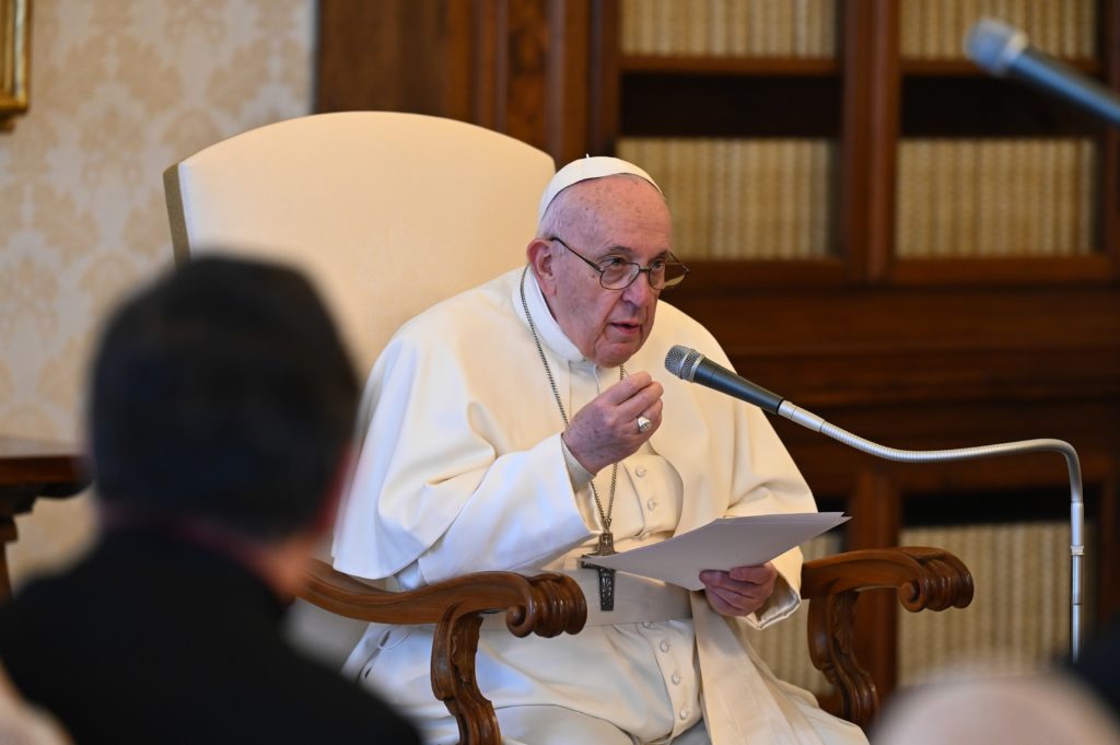 La Chiesa scuola di fede e di preghiera