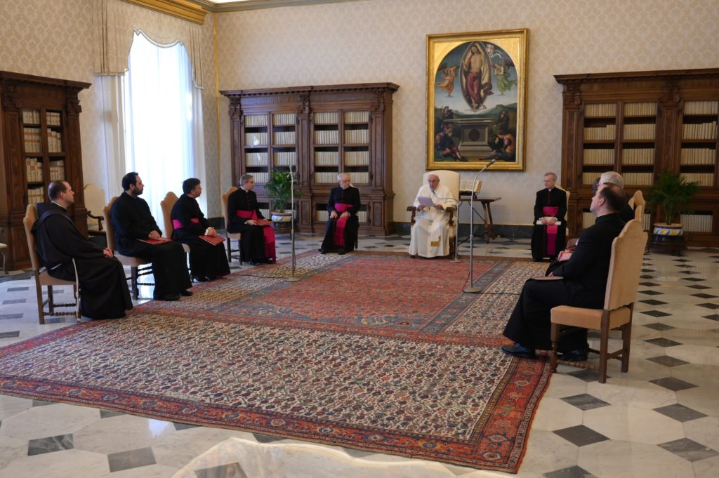 Audiencia general: Catequesis, “La Iglesia, maestra de oración”