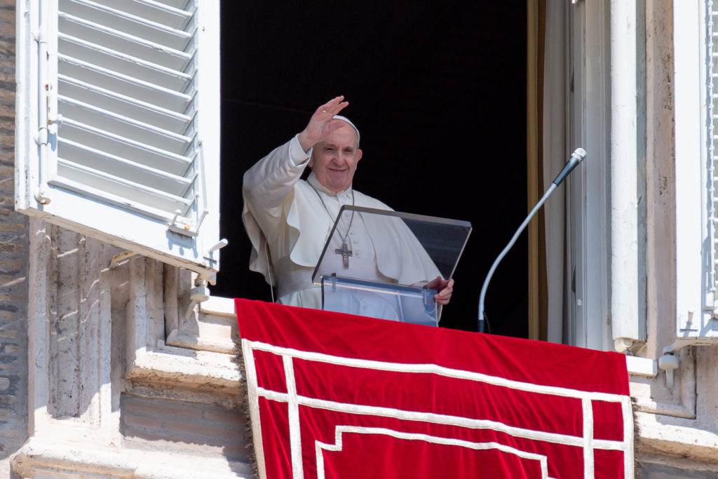 Regina Coeli: Cercanía del Papa con víctimas de los desastres