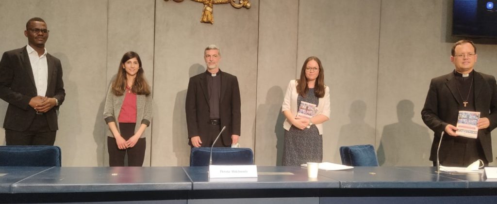 Presentación de Orientaciones para JMJ en Iglesias particulares