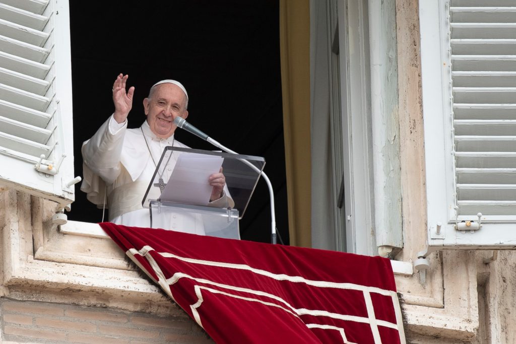 Regina Coeli: “Jesús permanece para siempre con nosotros”