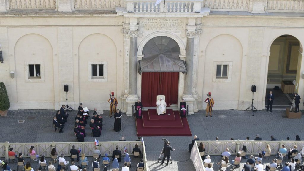 El Papa reanudará la audiencia general con algunos fieles