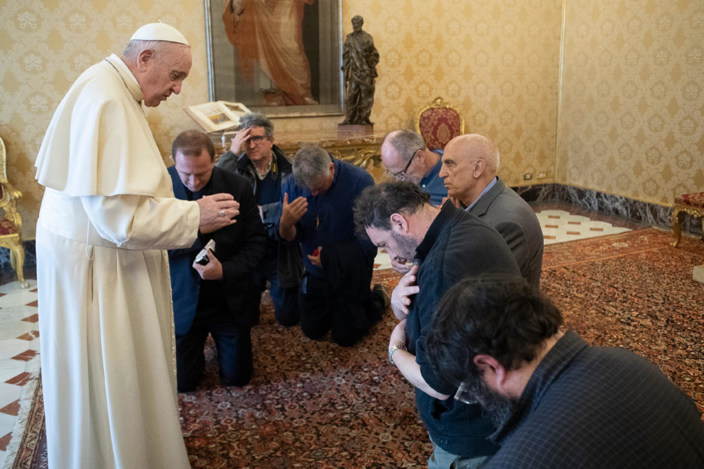 Perú: El Papa recibe a Mons. Barbetta y sacerdotes