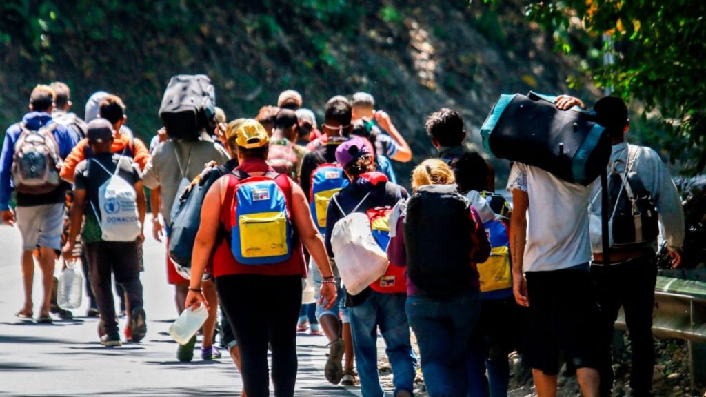 Colombia: Cáritas entrega kits a venezolanos en Arauquita