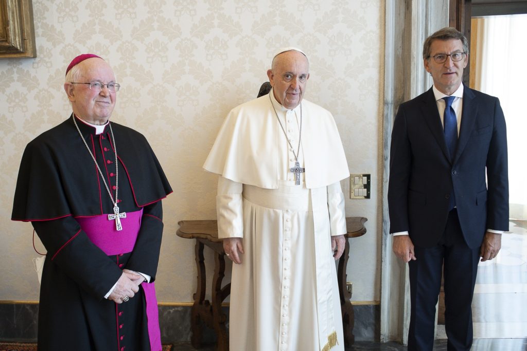 España: El Papa recibe al arzobispo de Santiago de Compostela