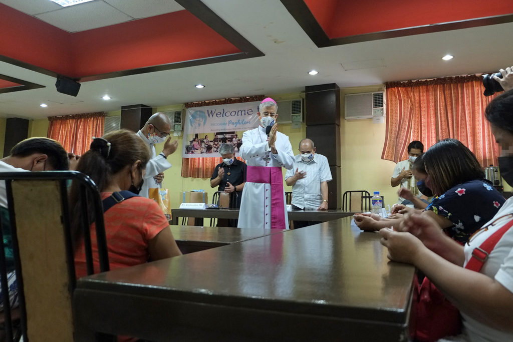 Nuncio Meets Drug War Victims in Philippines