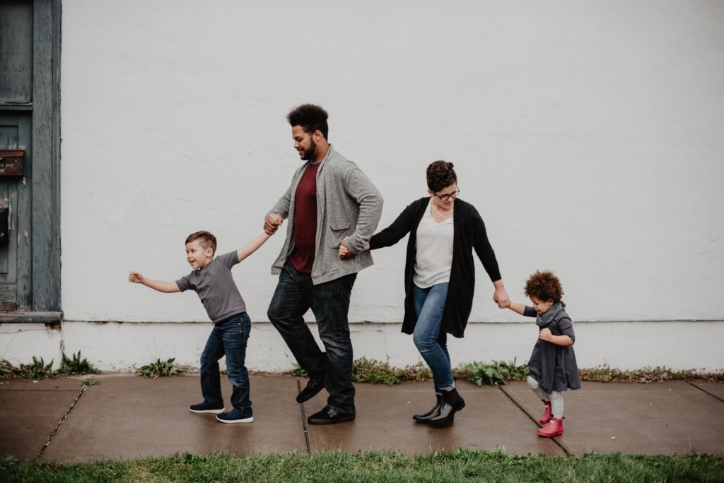 X Encuentro de Familias: Modalidades de participación y logotipo