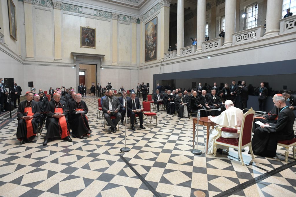 El Papa pide unidad a líderes religiosos de Hungría