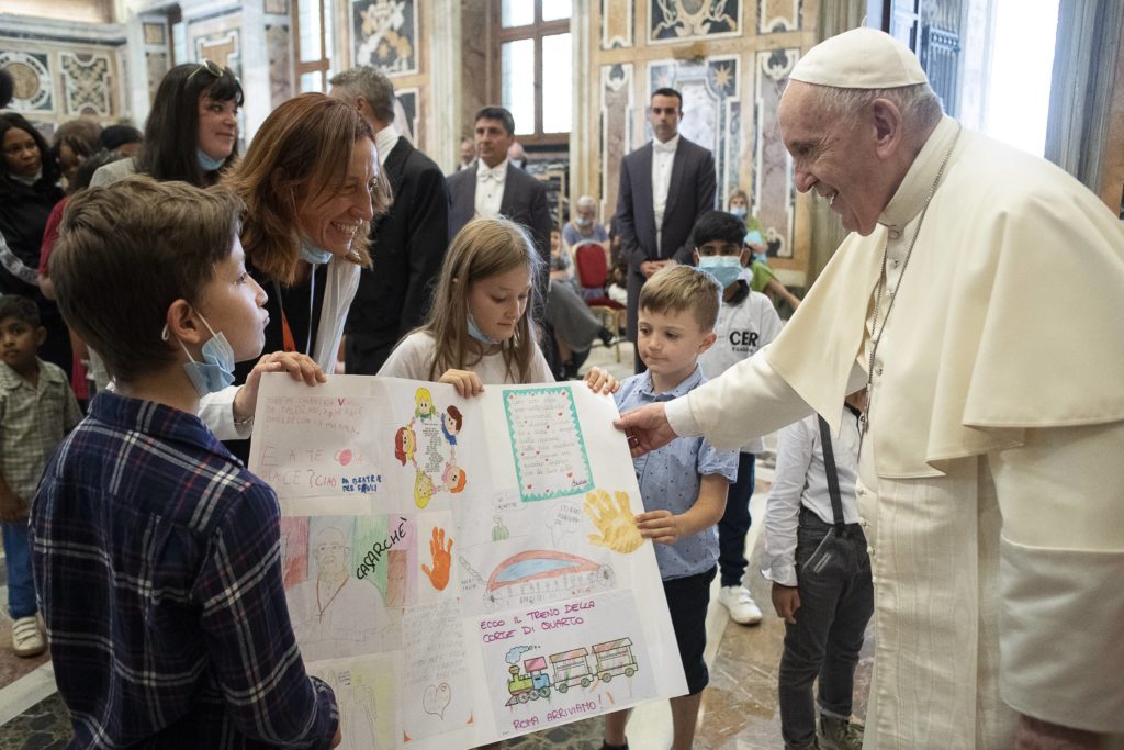 Pope Blesses Arché Foundation