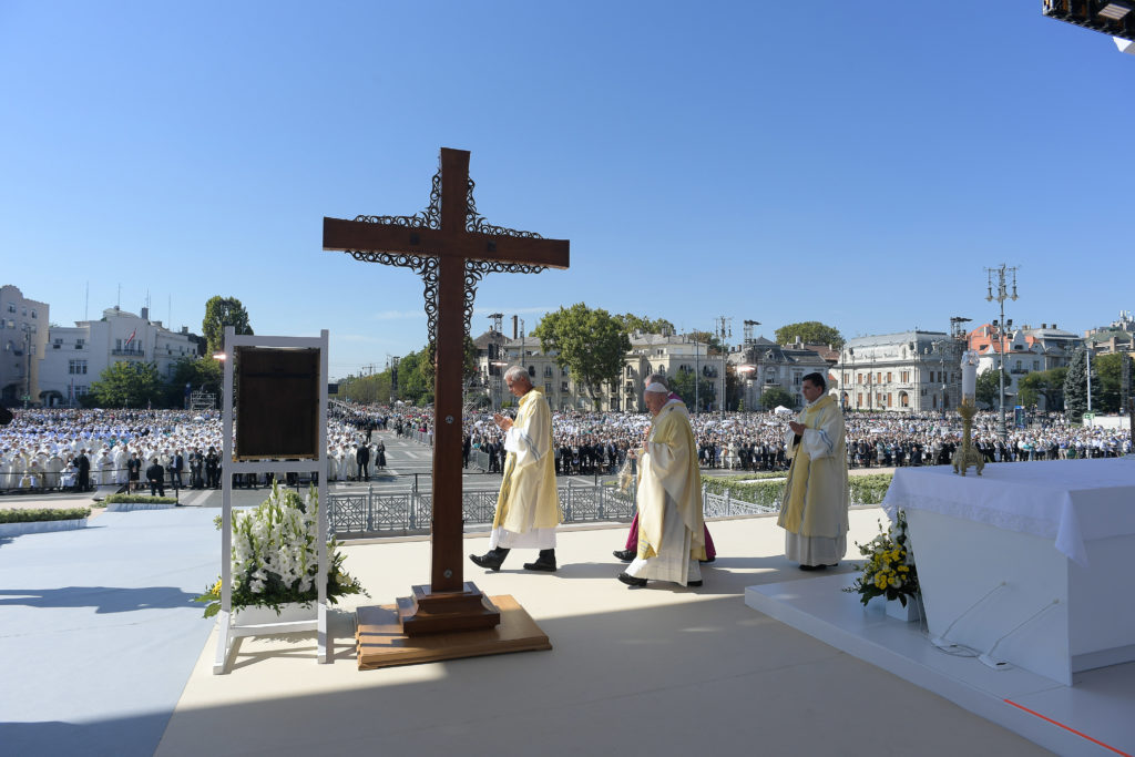 Francesco: “L’Eucaristia ci ricorda chi è Dio”