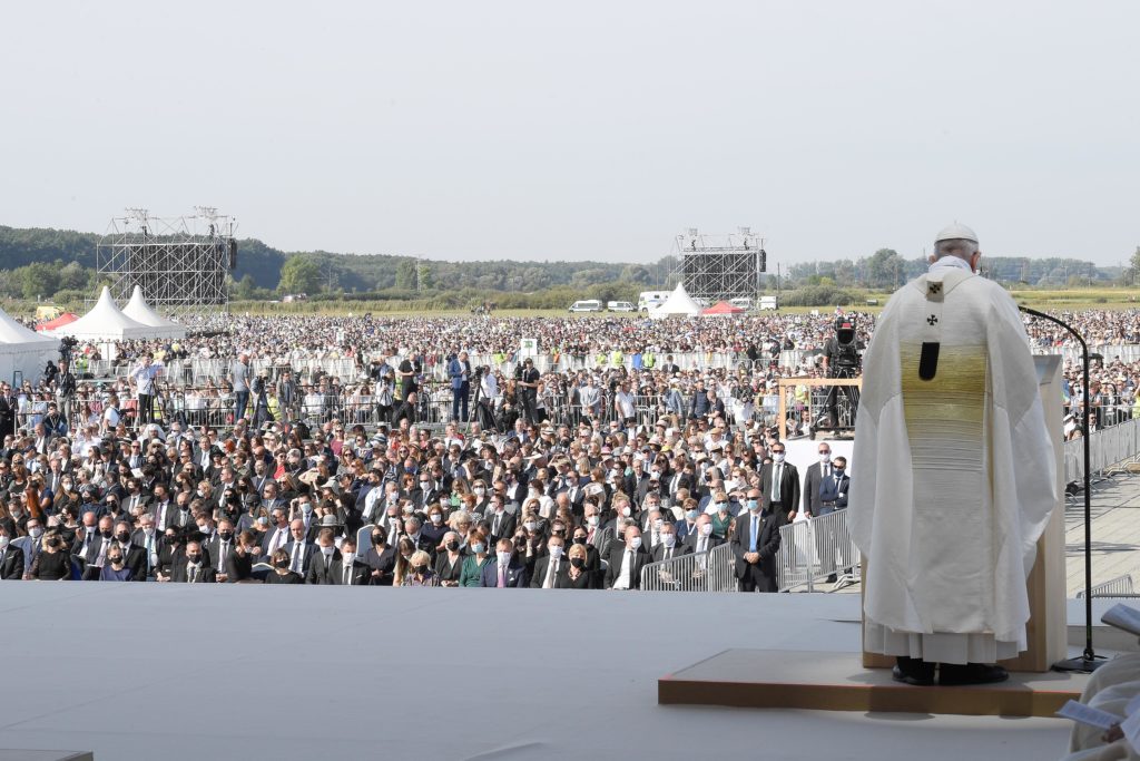 El Papa: Fe de María, “camino, profecía y compasión”