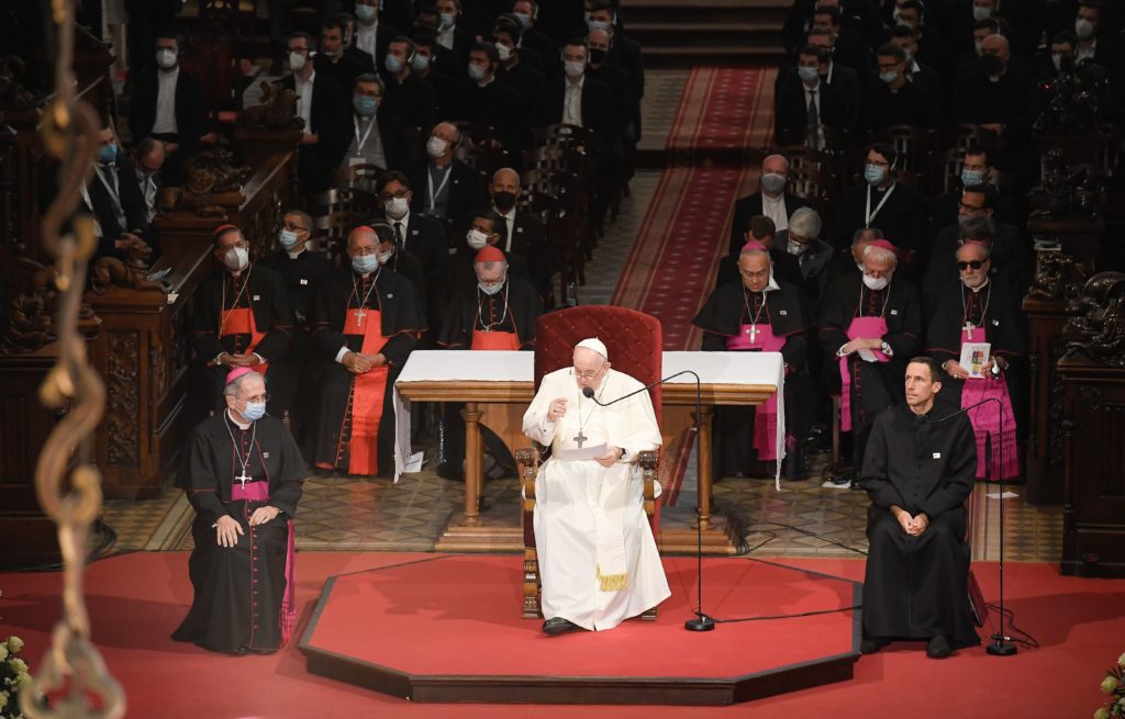 El Papa al clero eslovaco: Creced “libres de una religiosidad rígida”