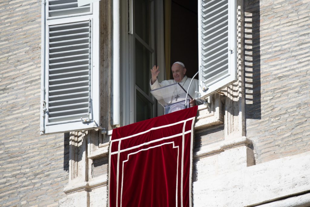 El Papa: La gloria de Dios “es amor que se hace servicio”