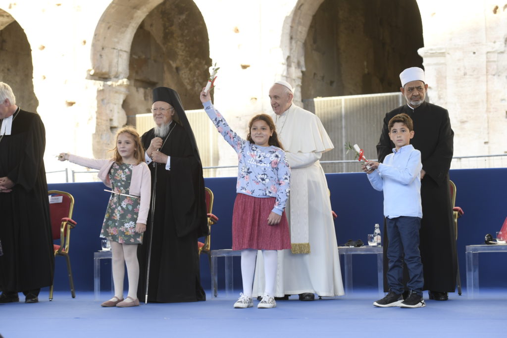 El Papa clama paz: “Menos armas y más comida”