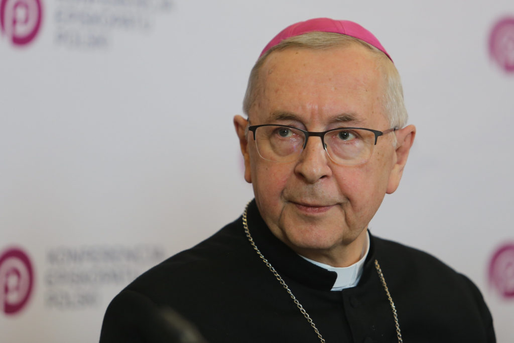 Polish Episcopate Head Asks Aid for Migrants