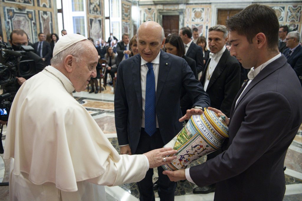 Il Papa ai farmacisti: “L’aborto è un omicidio”