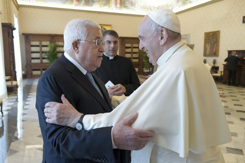 El Papa afirma solución de 2 Estados con presidente de Palestina