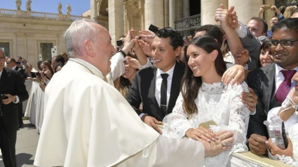 El Papa a esposos: Dios “los ama incondicionalmente. ¡No están solos!”