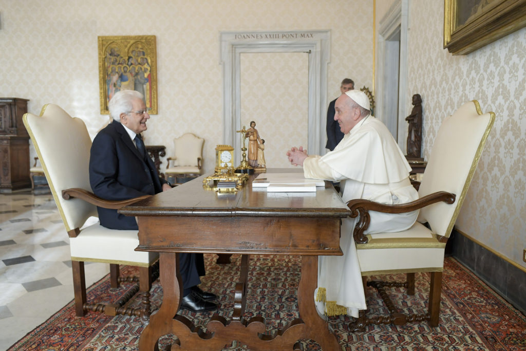 Mattarella si congeda da Papa Francesco