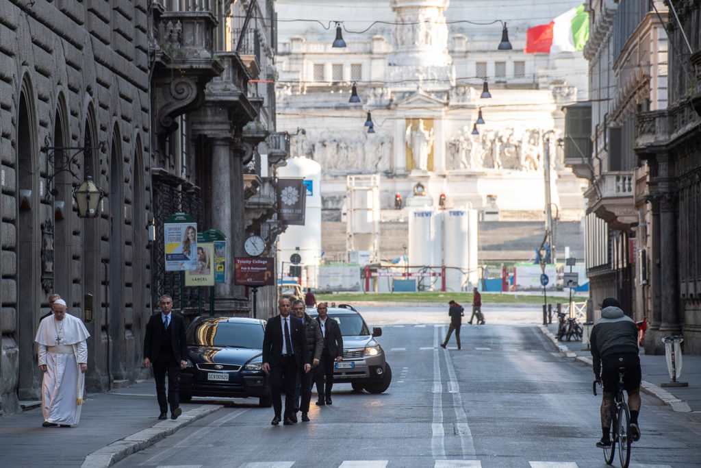 El Papa echa de menos “callejear”