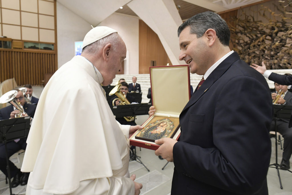 Mirar a Jesús “con esperanza en el corazón”