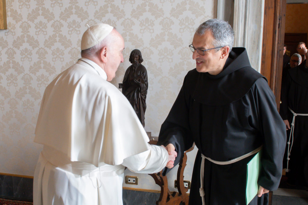 El Papa Francisco recibe al ministro general de los franciscanos