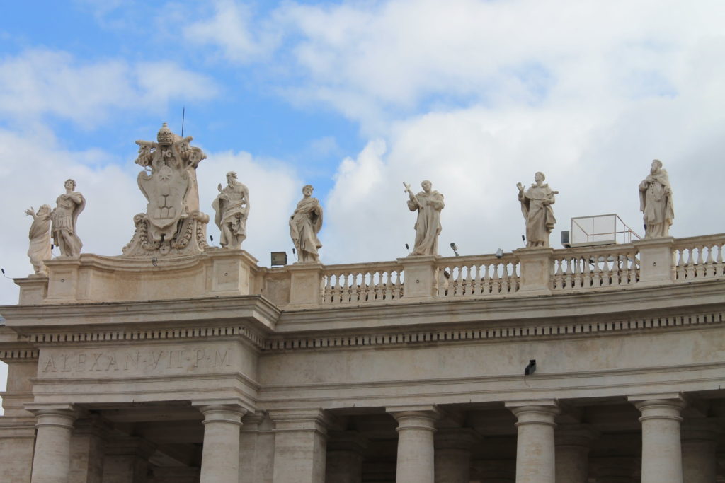 El cardenal Parolin y monseñor Peña dan positivo a COVID-19