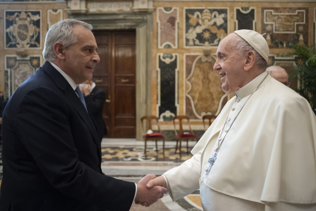 La gratitudine del Papa alla Polizia: prendetevi cura delle persone