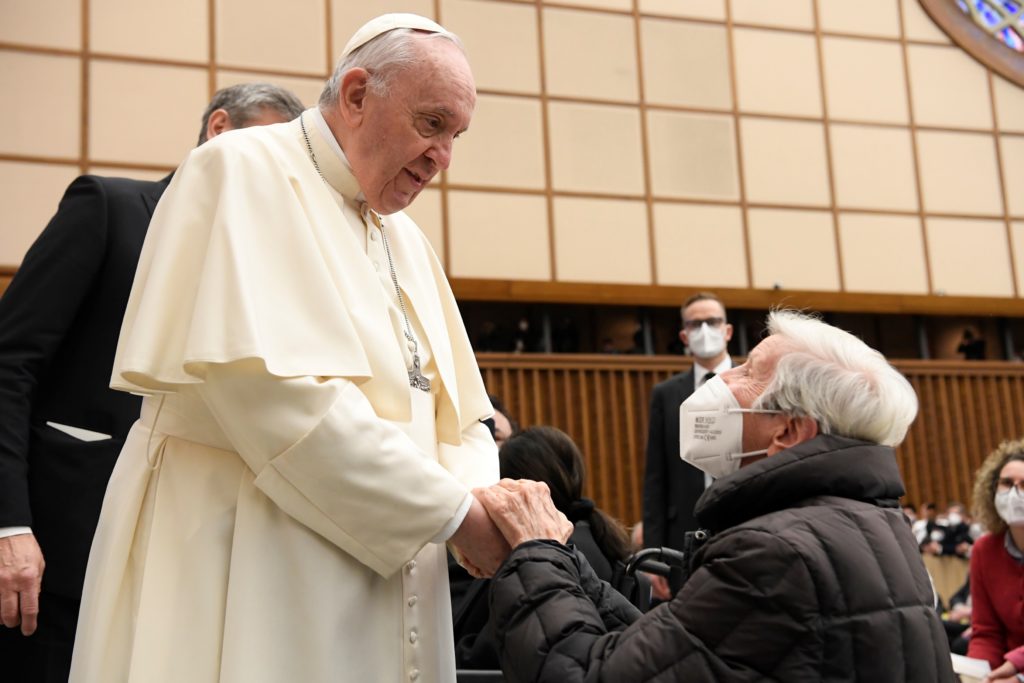 La vejez, “don de madurez, de sabiduría”