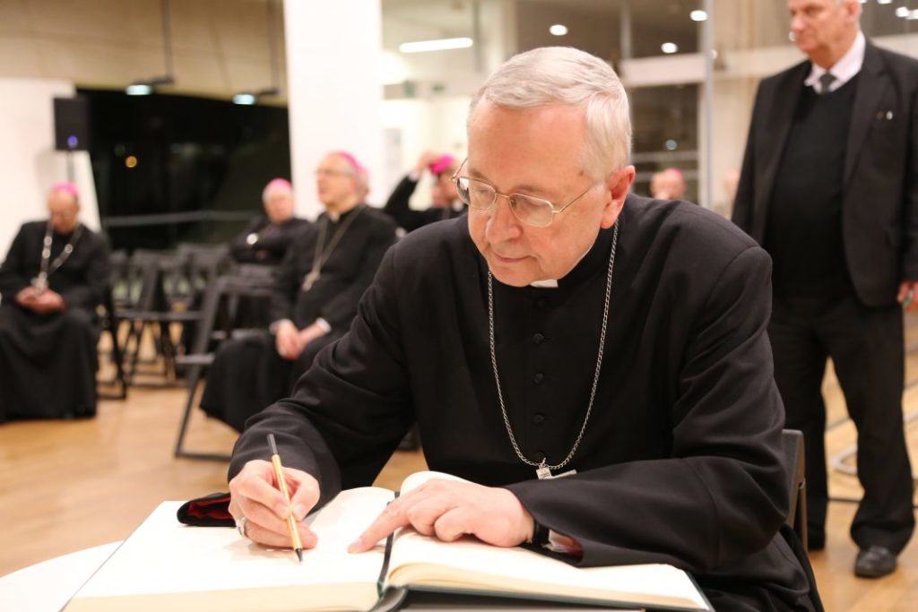 Chairman of Polish Bishops Appeals for Ukraine Peace