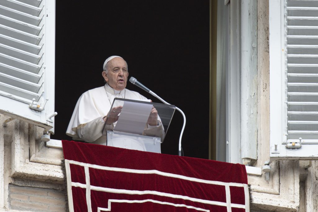 Il Papa all’Angelus invita a “metterci in discussione”