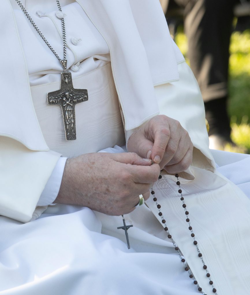 Este mes de mayo recemos el Rosario pidiendo a la Virgen Santa el don de la paz