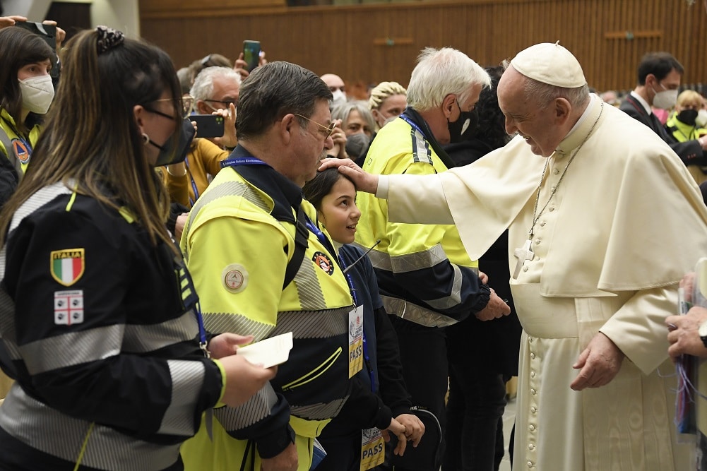 Pope Greets Italian Federation of C.B. Transmissions Volunteers