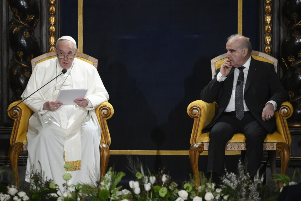 Il Papa a Malta: “Dall’oriente sono giunte le tenebre della guerra”