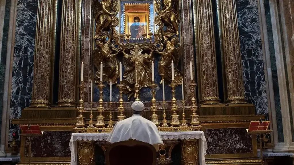 Rosario per la pace con Papa Francesco: martedì 31 maggio