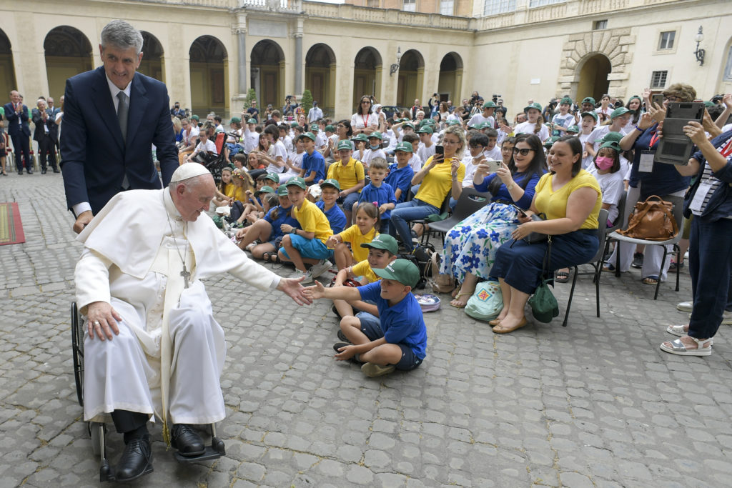 El Papa: Rezar es atraer la mirada de Dios sobre nosotros