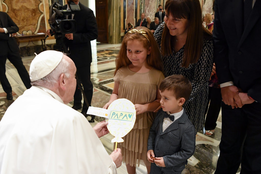 Il Papa: “La famiglia è scuola di pace”