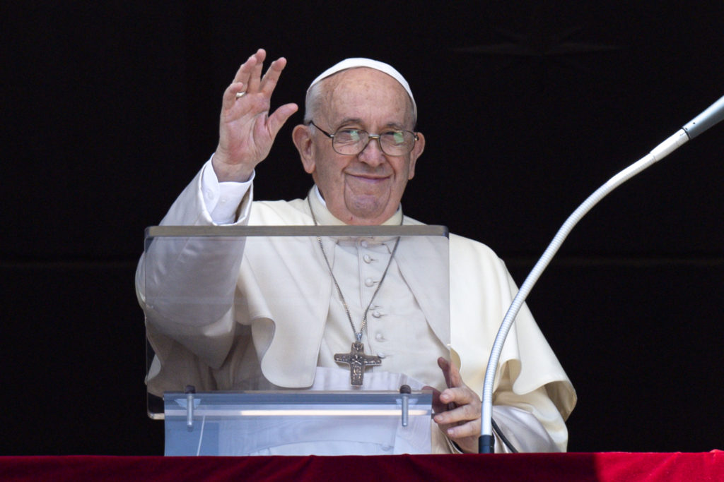 The Pope: Mary gives Jesus the first place: “she stops and listens”