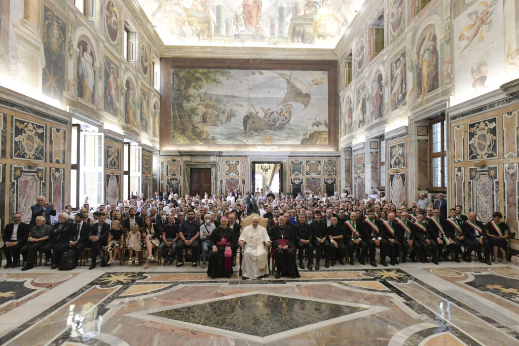 Papa Francisco: ”Transmisión de la fe en las familias con un testimonio sencillo, convencido y sincero»