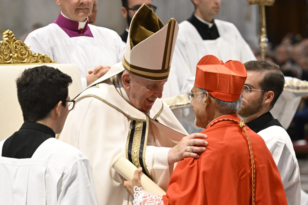 Holy Father Francis: “Not to be confined by the greatest, contineri tamen a minimo”