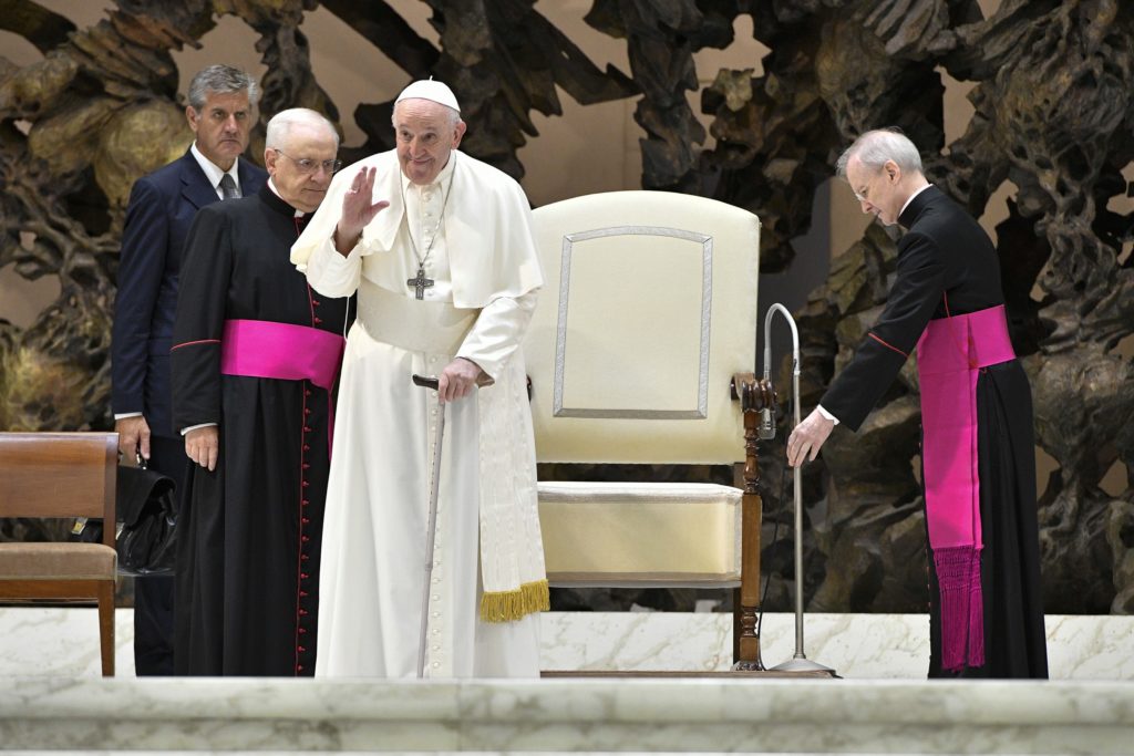 Pope: “The witness of the elderly is an authentic gift and a blessing for children”