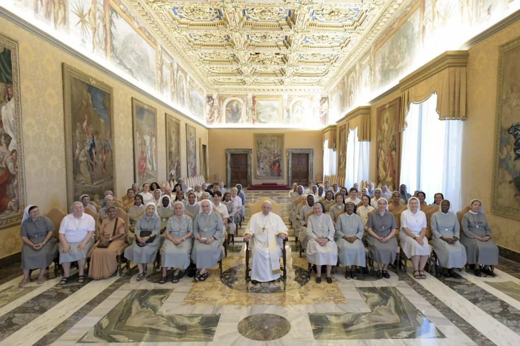 Papa Francisco: “Mujeres de la Palabra, como María”