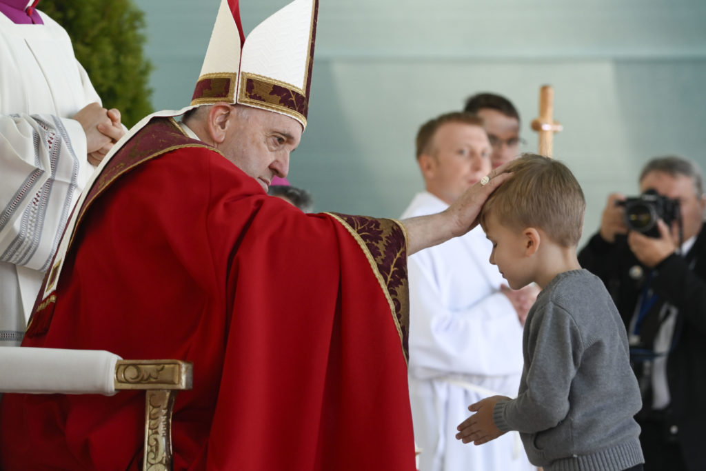 Papa en Kazajistán: El camino de la salvación es “mirar a Jesús Crucificado”