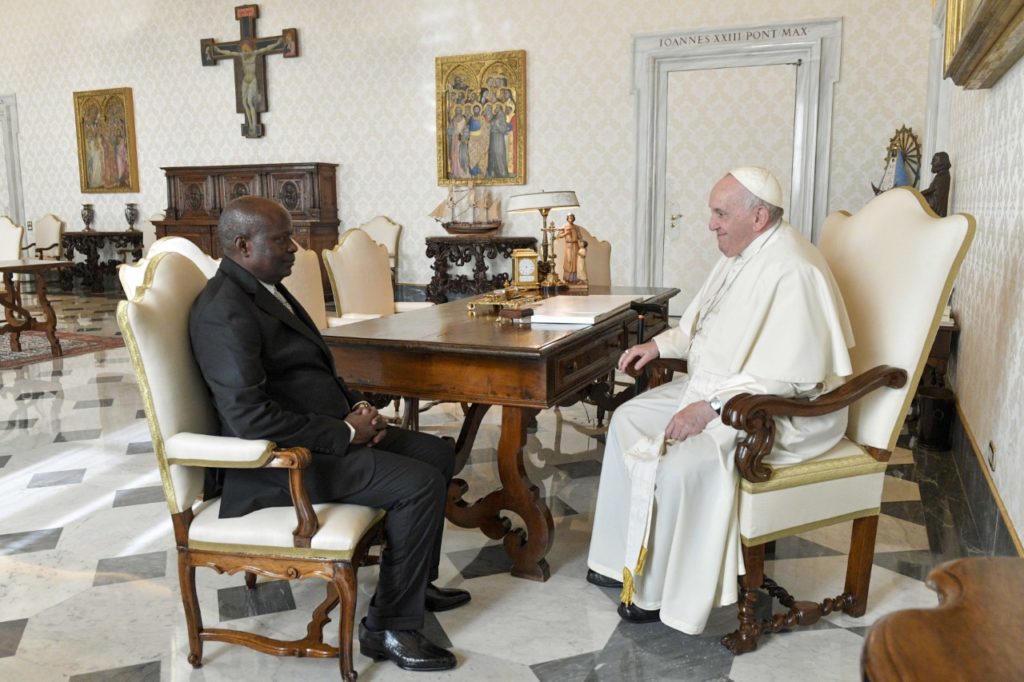 Papa Francesco riceve l’ambasciatore del Congo