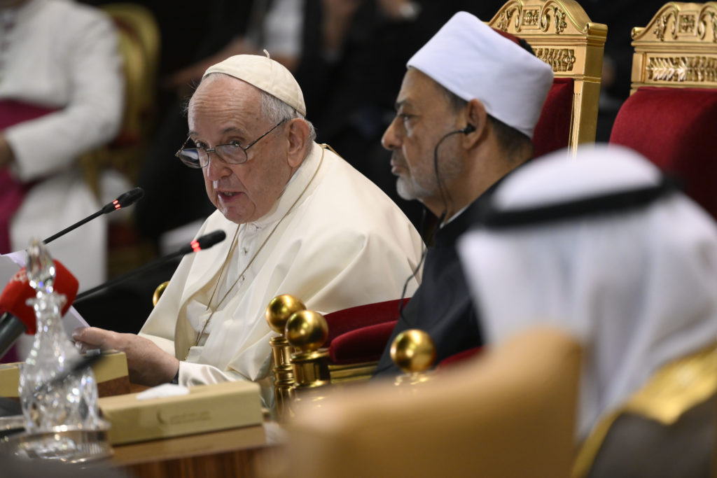 Papa Francisco: “Oración y fraternidad”, “armas humildes y eficaces” de las religiones