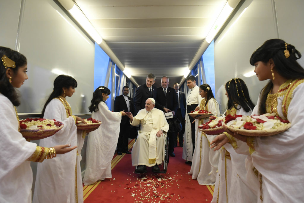 Pope Francis arrives in Bahrain and begins apostolic journey