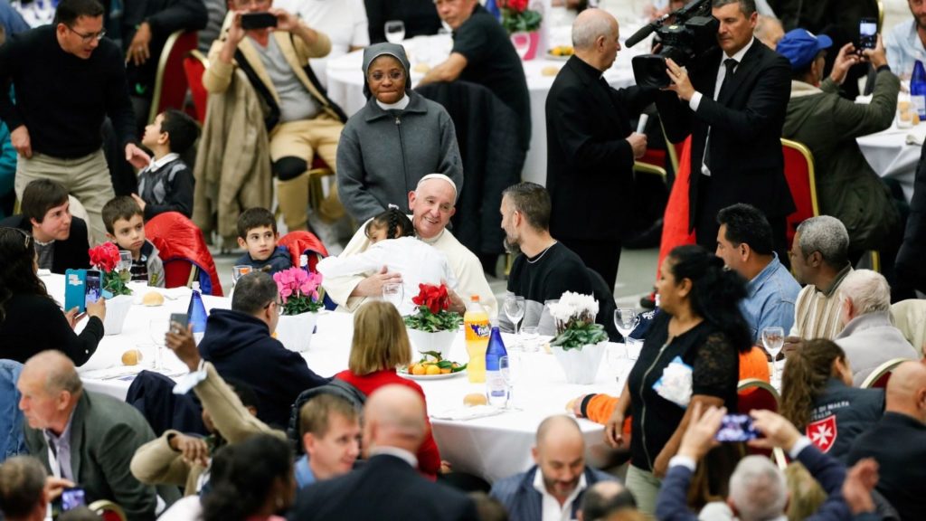 El almuerzo del Papa con unas 1.300 personas sin hogar