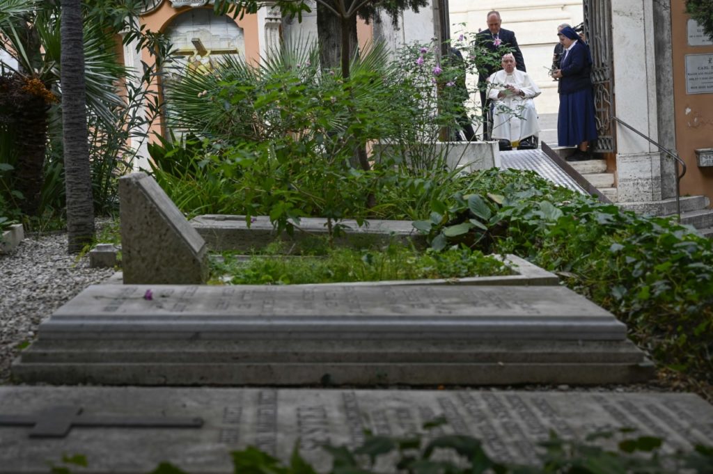 The Pope in prayer for the dead